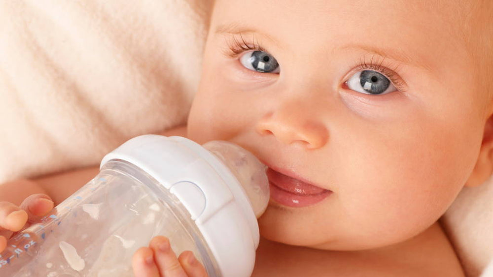 How to Introduce a Bottle: First Time and Breastfed Babies